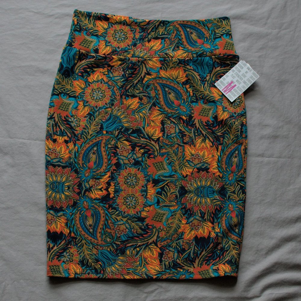 NWT LulaRoe Cassie skirt psychedelic paisley print - M
